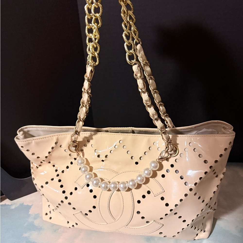 Chanel shoulder bag Cream /Gold Chain - Picture 2 of 14